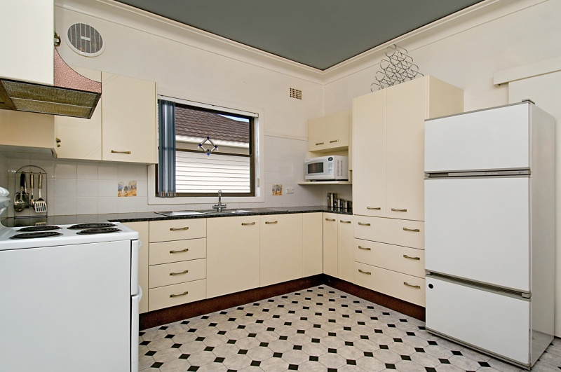 THE BIGGEST & THE BEST BLOCK IN TOWN & THE HOUSE AIN'T HALF BAD EITHER! Picture 3