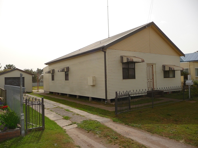 UPDATED HOME ON A LARGE BLOCK Picture 1