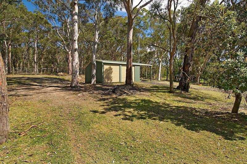 ACREAGE LIFESTYLE ON THE COAST Picture 2