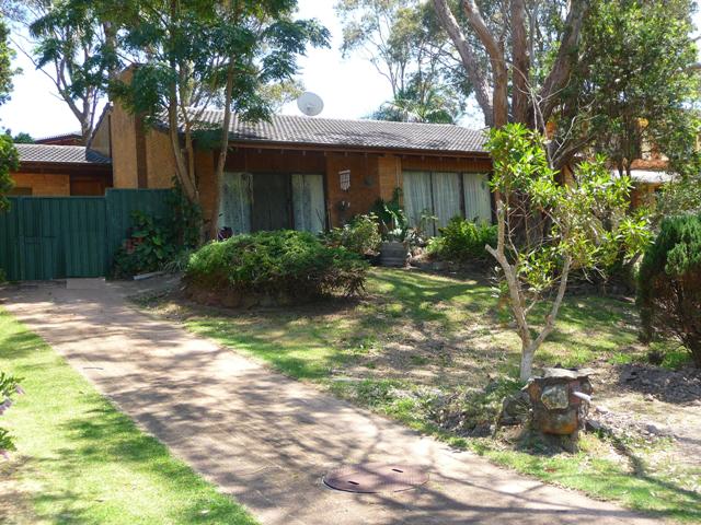 A RENOVATORS' TREASURE! Picture 1