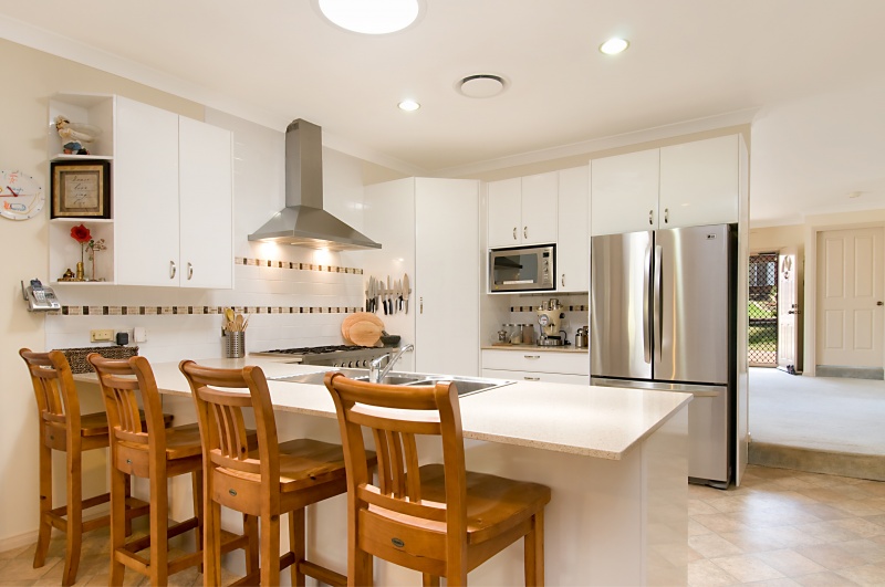 MASTER BUILT, 1 OWNER HOME PROMISING LOTS OF LIVING & LIFESTYLE OPTIONS! Picture 3