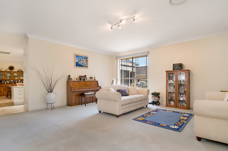 MASTER BUILT, 1 OWNER HOME PROMISING LOTS OF LIVING & LIFESTYLE OPTIONS! Picture 2