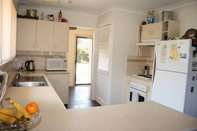 WANTED - BIG FAMILY FOR THIS VERY DECEIVING - LARGE, EXTENDED & RENOVATED HOME + POTENTIAL FLAT Picture 3