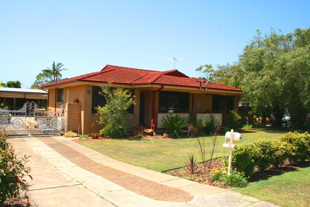 WANTED - BIG FAMILY FOR THIS VERY DECEIVING - LARGE, EXTENDED & RENOVATED HOME + POTENTIAL FLAT Picture 2