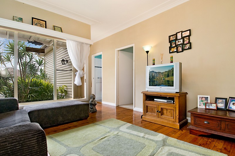 CENTRALLY LOCATED, GOOD LOOKING & AFFORDABLE-THE HARD WORK'S ALL DONE! Picture 2