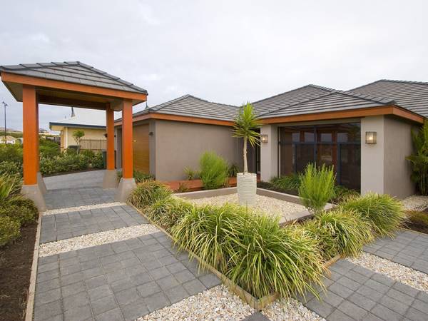 UNDER OFFER! Picture 2