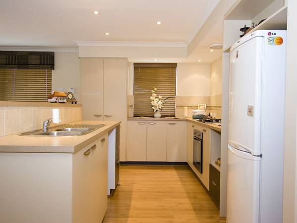 UNDER OFFER! Picture 3