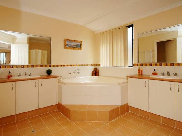 GREAT FAMILY HOME! Picture 3