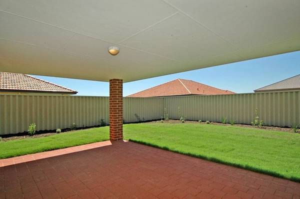 NEARLY NEW - SPACIOUS FAMILY HOME - AVAILABLE NOW ! Picture NEARLY NEW - SPACIOUS FAMILY HOME - AVAILABLE NOW ! Picture