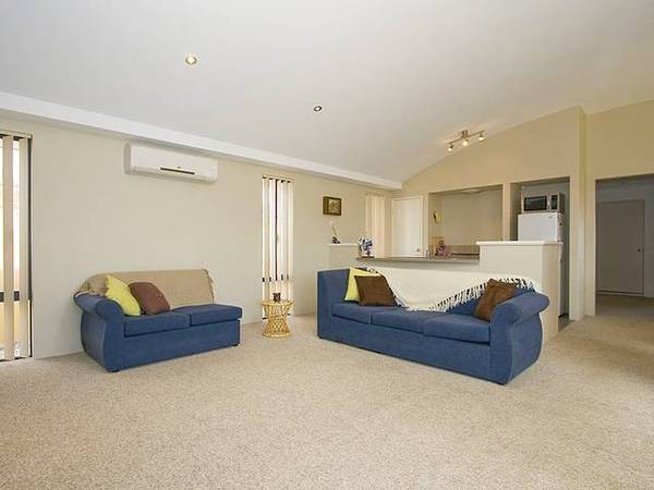 STYLISH... AFFORDABLE... THERE'S NO CATCH! Picture 3