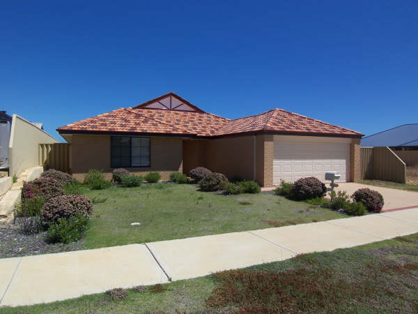 GREAT LOCATION - CLOSE TO PARKS & SCHOOL Picture 1