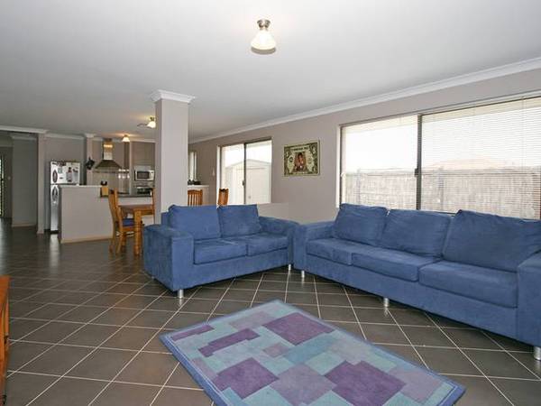 XXXL COTTAGE AT BARGAIN PRICE! Picture