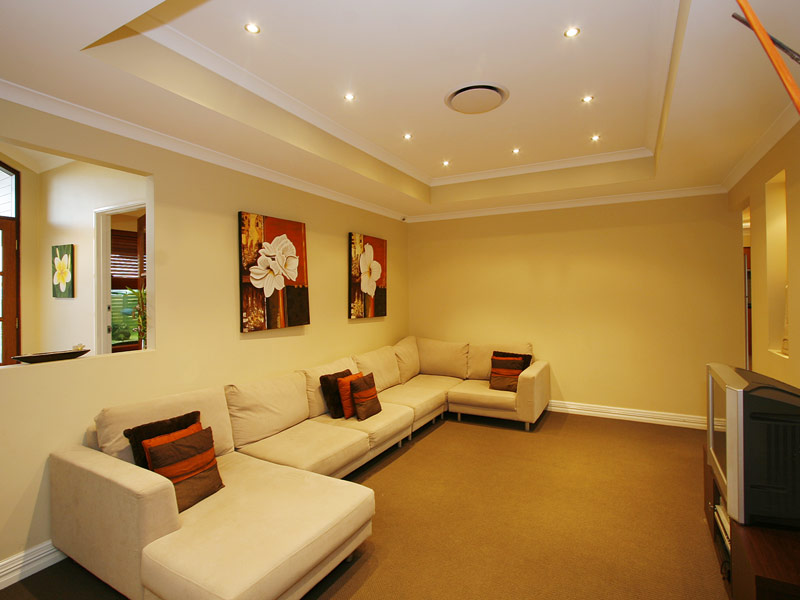 INSTANT KARMA Picture