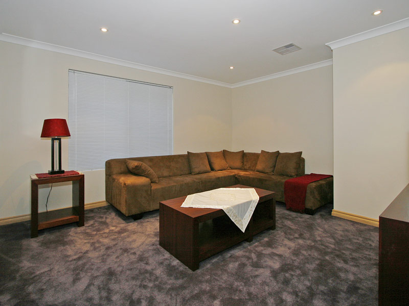 STRAIGHT OUT OF VOGUE!! Picture 3