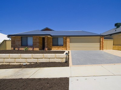 FANTASTIC FIRST HOME OR INVESTMENT Picture