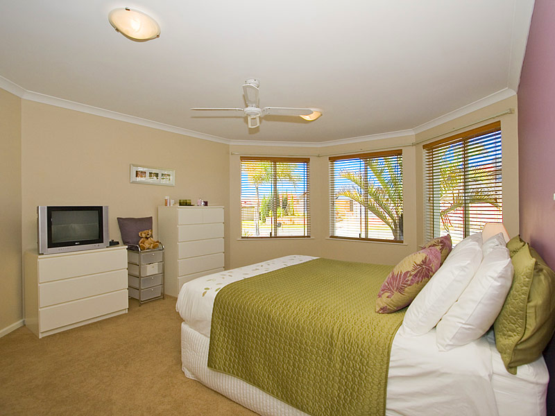 SPACIOUS FAMILY HAVEN! Picture 2