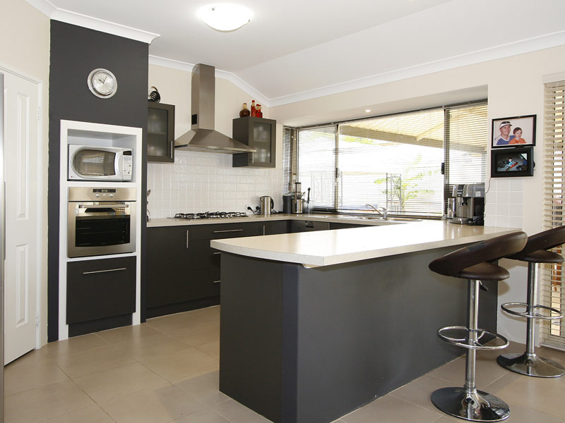 LOST IN SPACE! Picture 3