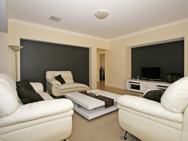 LOST IN SPACE! Picture 2