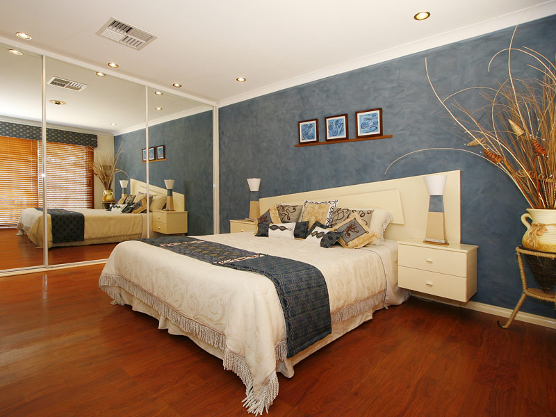 LIVE THE EASY LIFE! Picture 2