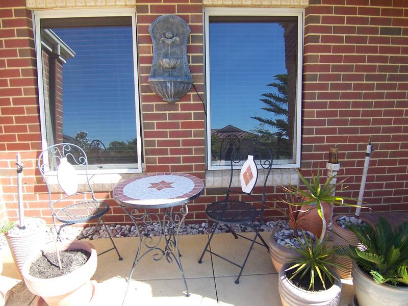 BEAUTIFUL SPACIOUS OPEN PLAN HOME Picture 3