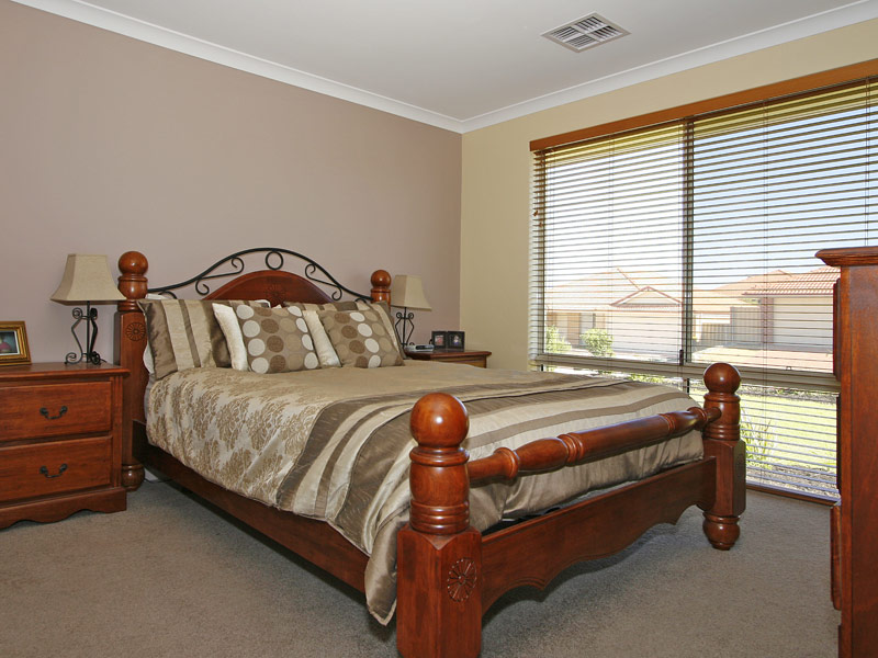 FANTASTIC FAMILY HOME THAT HAS IT ALL Picture 2