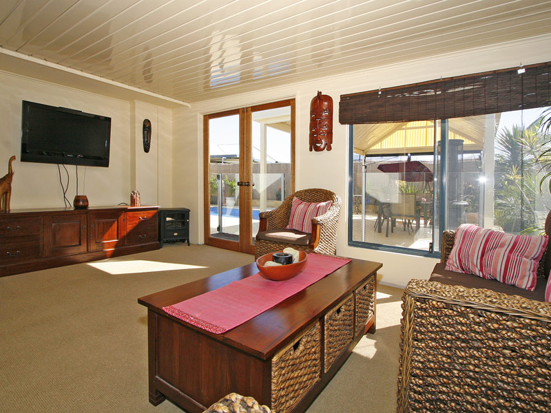 SWIM ALL SUMMER! Picture 3