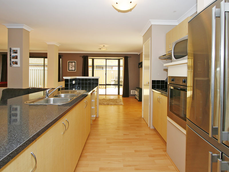 ADORABLE & AFFORDABLE! Picture 3