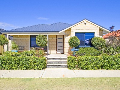 THIS COTT'S GOT THE LOT! Picture