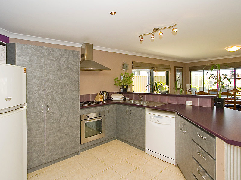 THIS COTT'S GOT THE LOT! Picture 2