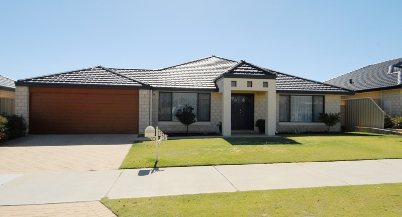 ** EXCEPTIONAL HOME - EXCEPTIONAL VALUE! ** Picture 1