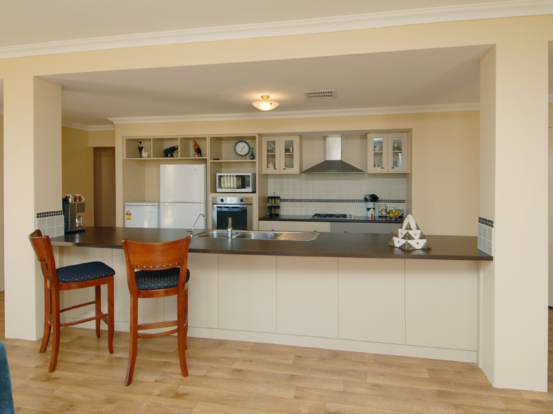 ** EXCEPTIONAL HOME - EXCEPTIONAL VALUE! ** Picture 3