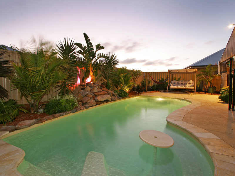 LET ME ENTERTAIN YOU! Picture 3