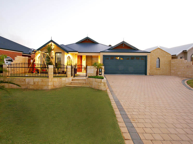 LET ME ENTERTAIN YOU! Picture 2