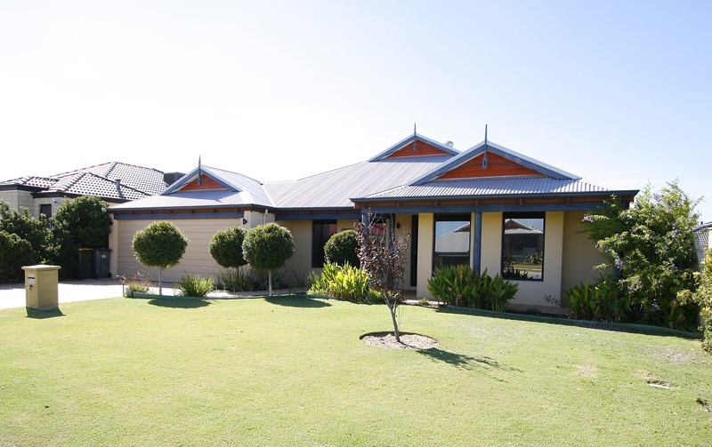 PREMIUM LOCATION... GREAT HOME & EXCEPTIONAL VALUE! Picture 1