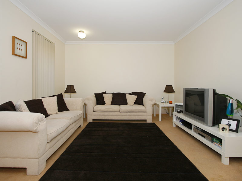PREMIUM LOCATION... GREAT HOME & EXCEPTIONAL VALUE! Picture 2