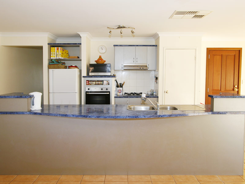 PREMIUM LOCATION... GREAT HOME & EXCEPTIONAL VALUE! Picture 3