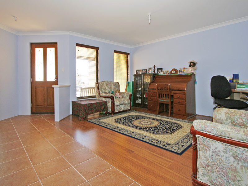 BEST BUY FAR! Picture 2