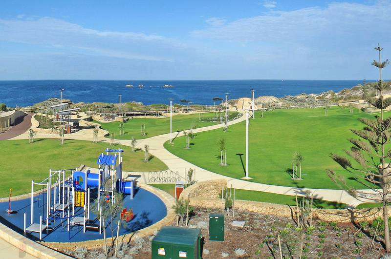 WALK TO THE BEACH! Picture 3