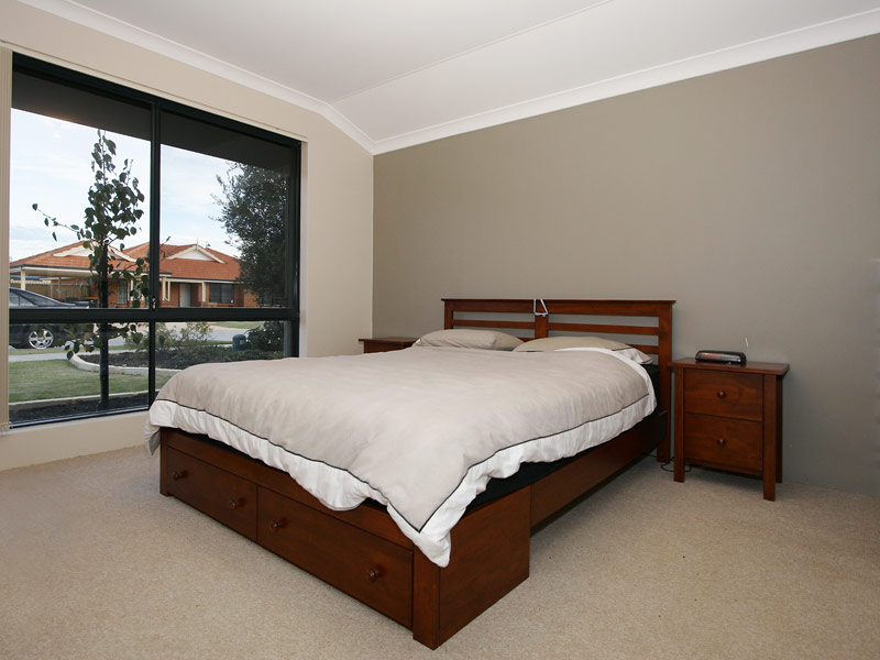 JUST ONE LOOK... IS ALL YOU'LL NEED! Picture 2