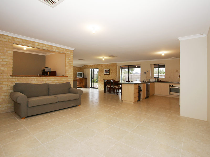 JUST ONE LOOK... IS ALL YOU'LL NEED! Picture 3