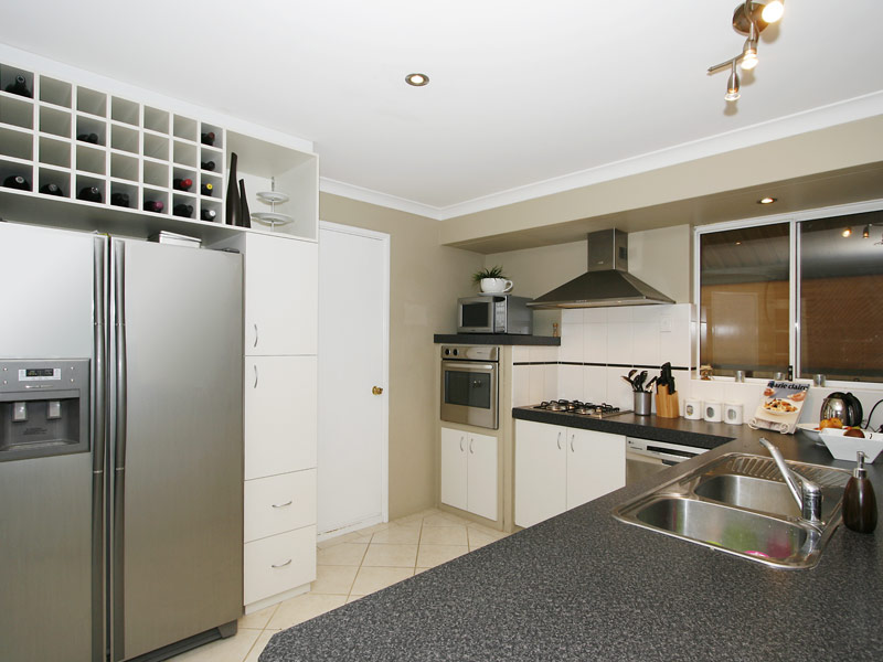 PRICED TO SELL!! Picture 3