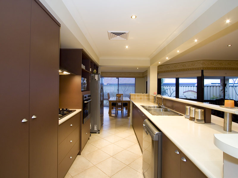 CHARACTER & CONVENIENCE! Picture 3