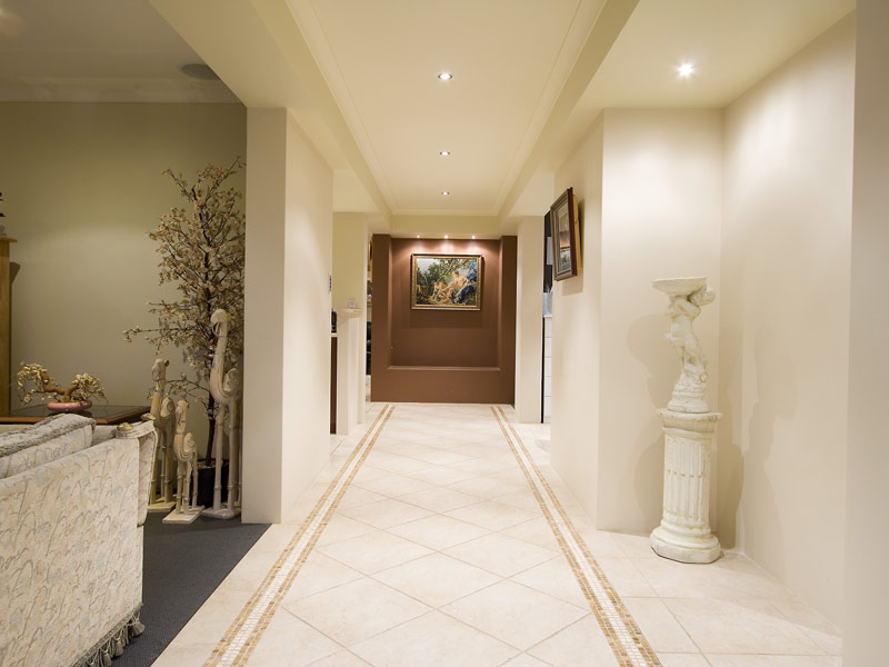 CHARACTER & CONVENIENCE! Picture 2