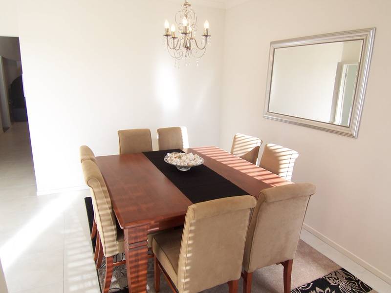 Absolutely Flawless & Fully Furnished Picture 3