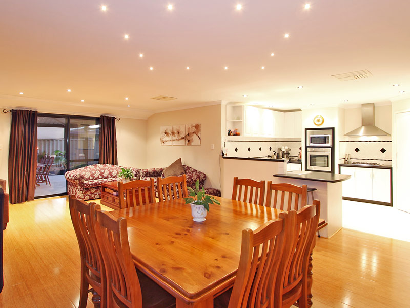 ROOM TO MOVE! Picture 3