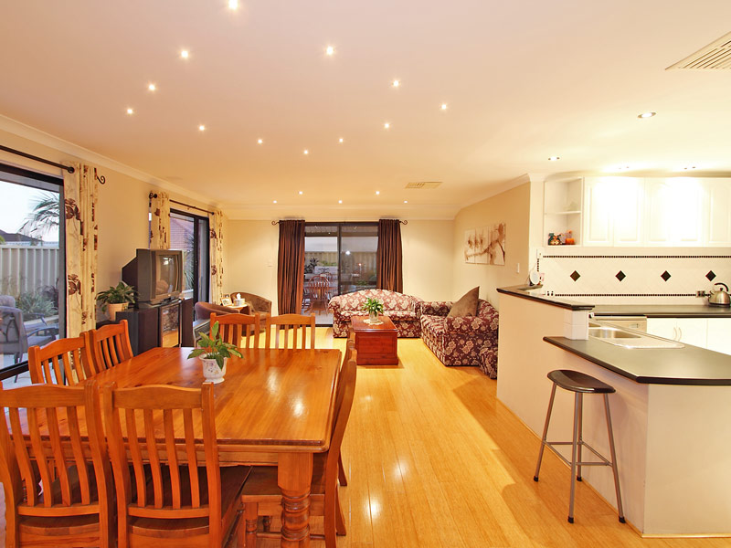 ROOM TO MOVE! Picture 2