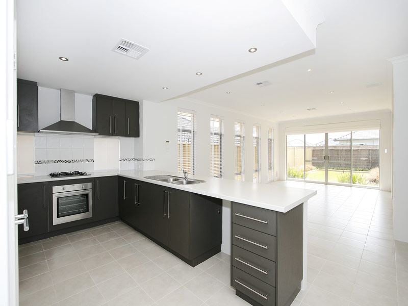 STANDOUT PERFORMER! Picture 3