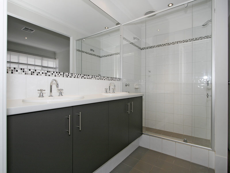 STANDOUT PERFORMER! Picture 2