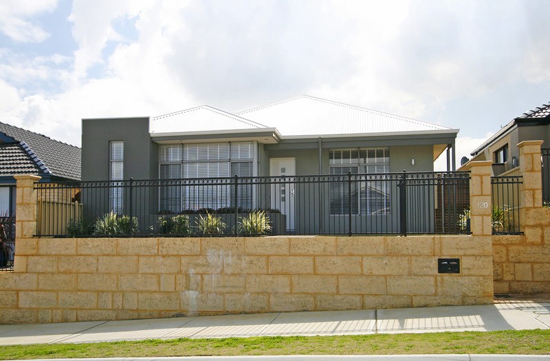 STANDOUT PERFORMER! Picture 1