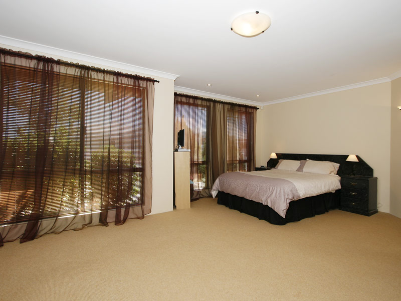 DISCOVER ALFRESCO Picture 2